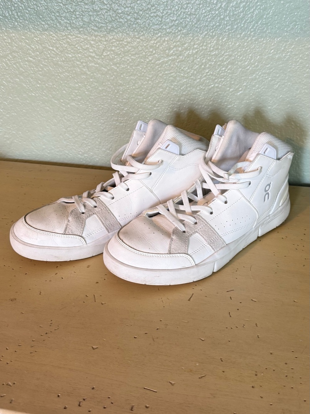 On Cloud Roger Mid White Mens Shoes - Picture 1 of 1